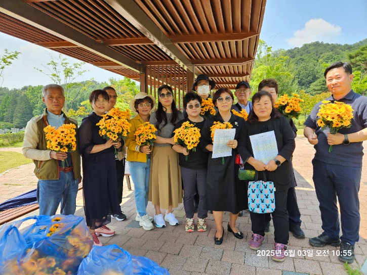 25.6.3. 추모행사3.jpg